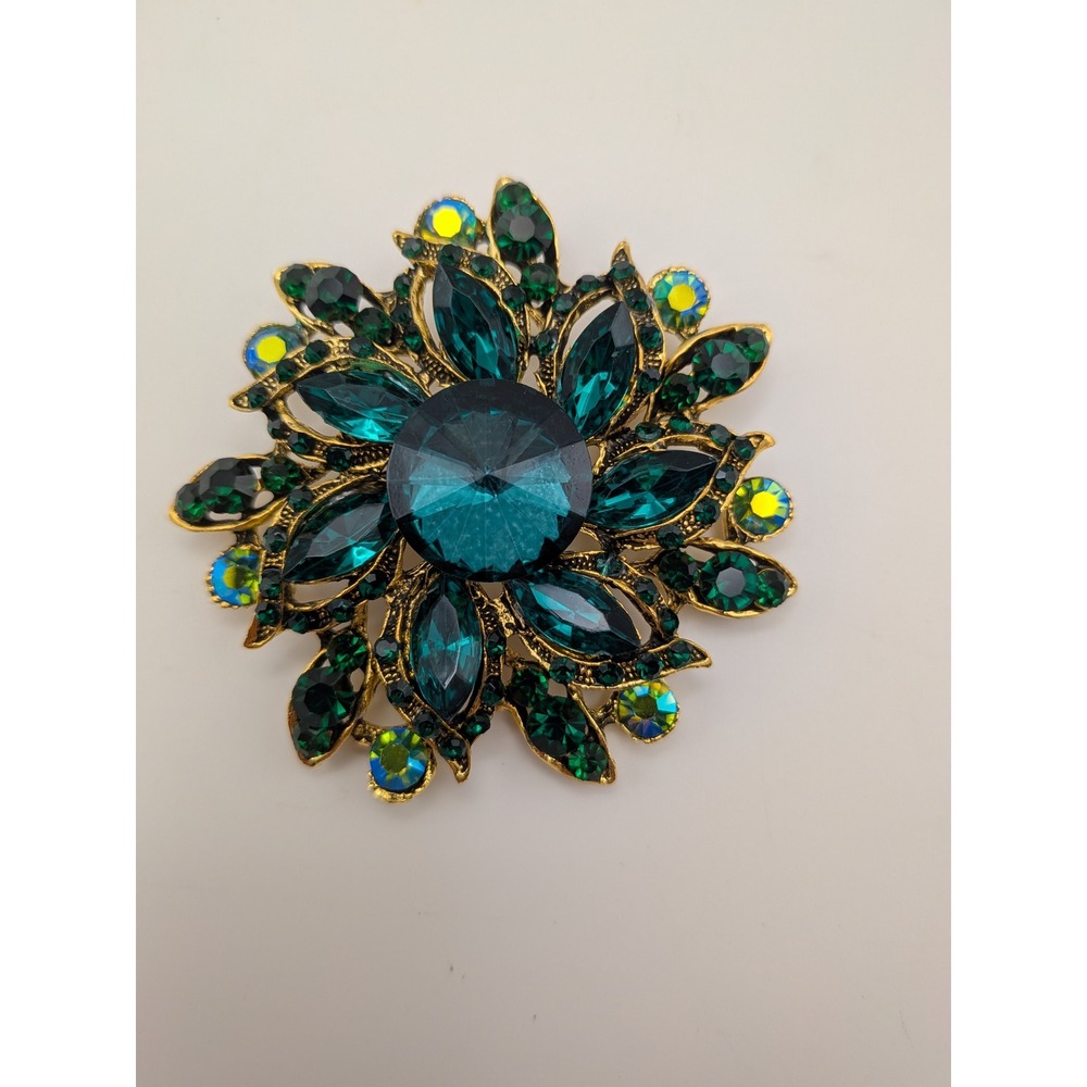 Green Rhinestone Starburst Brooch Pendant Gold Tone Emerald Aurora Borealis 2.75